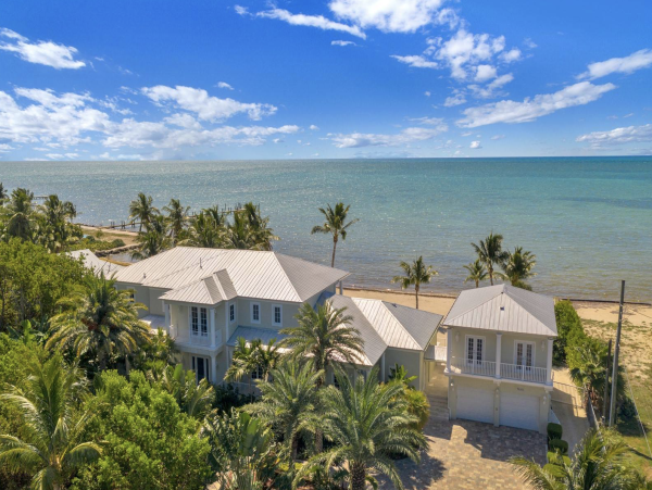 Oceanfront Luxury Vacation Estate with Pool & Spa